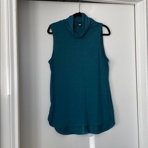 Sleeveless turtle neck Loft top